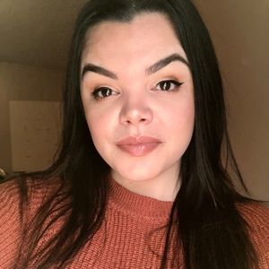 Meet your Posher, Holly